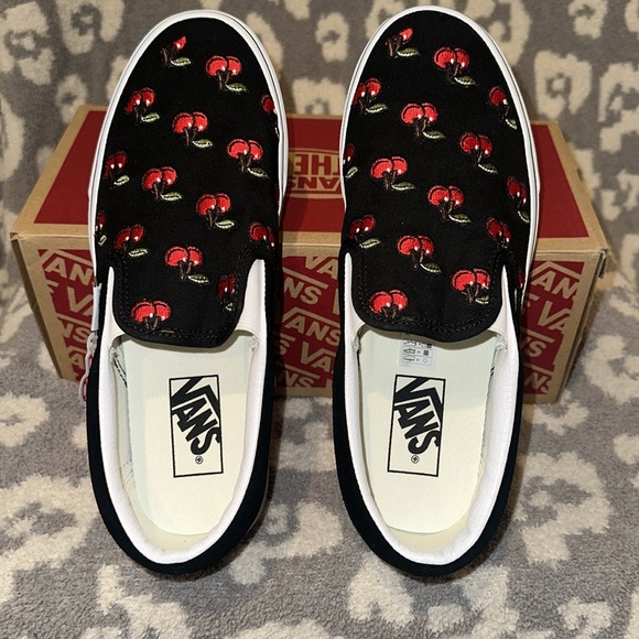 Vans Classic Slip-On π Cherries π βOff the Wallβ New & Never Worn ππ - Picture 10 of 17